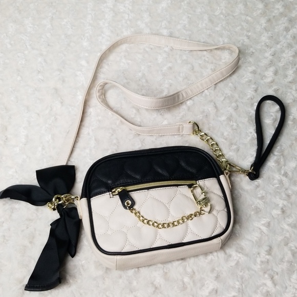 Betsey Johnson Handbags - Betsey johnson crossbody bag